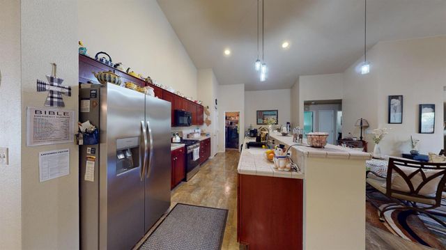 17 Walker Ranch Pkwy, Patterson, CA 95363