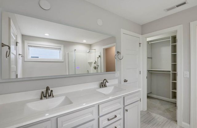 5073 Sandpebble Lane, Woodbury, MN 55129