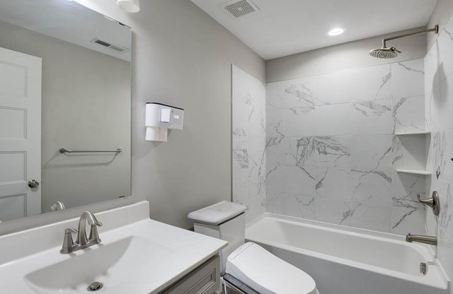 5073 Sandpebble Lane, Woodbury, MN 55129