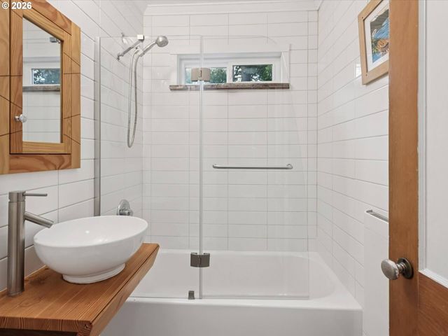 3424 Se TIBBETTS St, Portland, OR 97202