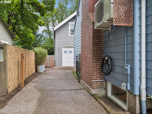 3424 Se TIBBETTS St, Portland, OR 97202
