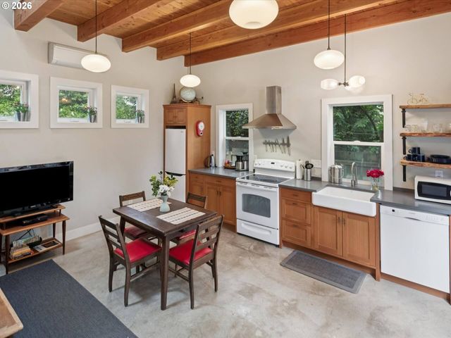 3424 Se TIBBETTS St, Portland, OR 97202