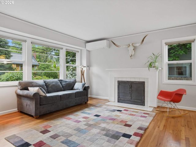 3424 Se TIBBETTS St, Portland, OR 97202