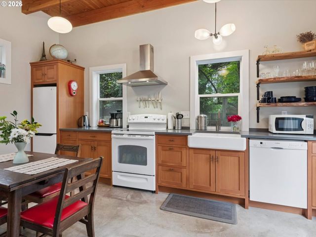 3424 Se TIBBETTS St, Portland, OR 97202