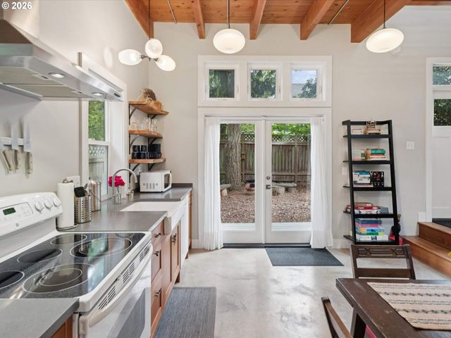 3424 Se TIBBETTS St, Portland, OR 97202