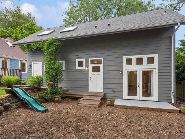 3424 Se TIBBETTS St, Portland, OR 97202