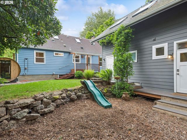 3424 Se TIBBETTS St, Portland, OR 97202