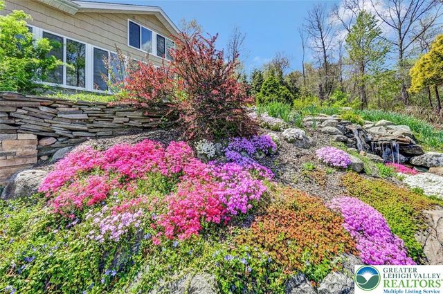 1284 Burger Hollow Road, Chestnuthill Twp, PA 18330
