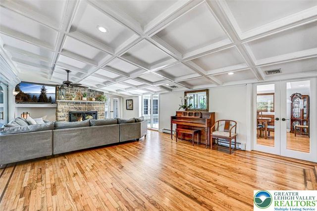 1284 Burger Hollow Road, Chestnuthill Twp, PA 18330