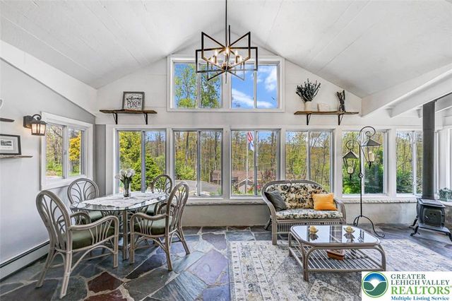 1284 Burger Hollow Road, Chestnuthill Twp, PA 18330