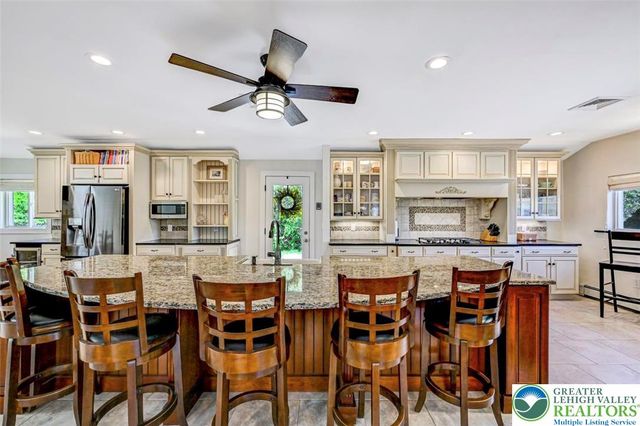 1284 Burger Hollow Road, Chestnuthill Twp, PA 18330