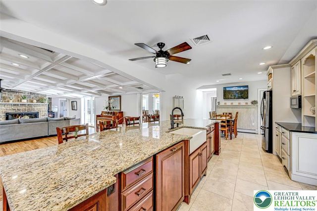 1284 Burger Hollow Road, Chestnuthill Twp, PA 18330
