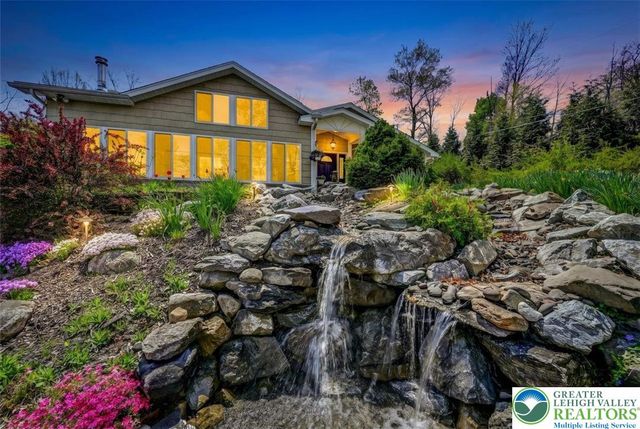 1284 Burger Hollow Road, Chestnuthill Twp, PA 18330