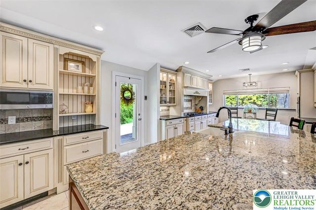 1284 Burger Hollow Road, Chestnuthill Twp, PA 18330
