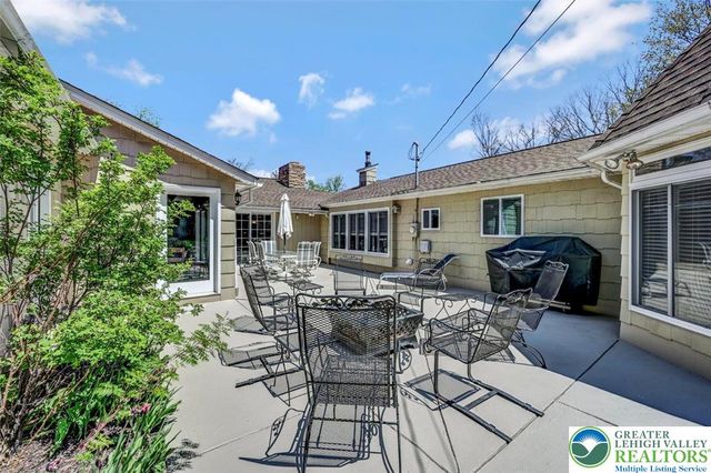 1284 Burger Hollow Road, Chestnuthill Twp, PA 18330