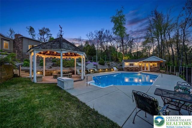 1284 Burger Hollow Road, Chestnuthill Twp, PA 18330