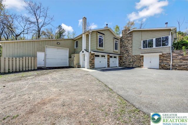 1284 Burger Hollow Road, Chestnuthill Twp, PA 18330