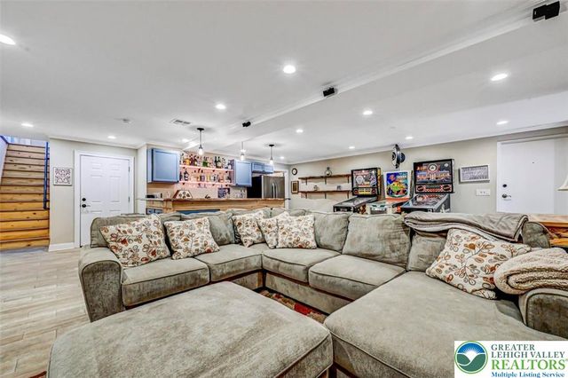 1284 Burger Hollow Road, Chestnuthill Twp, PA 18330