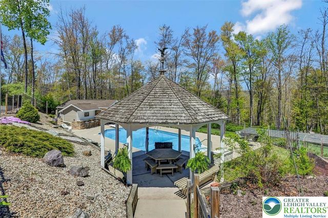 1284 Burger Hollow Road, Chestnuthill Twp, PA 18330