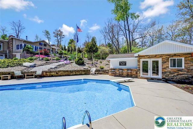 1284 Burger Hollow Road, Chestnuthill Twp, PA 18330