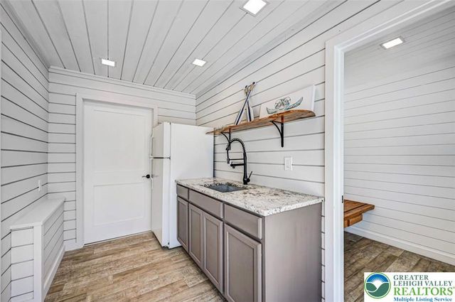 1284 Burger Hollow Road, Chestnuthill Twp, PA 18330