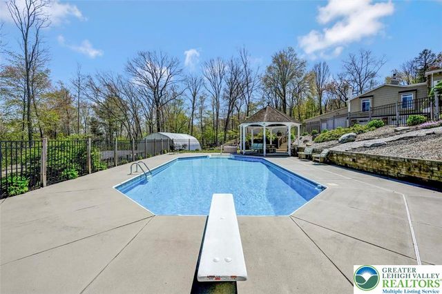 1284 Burger Hollow Road, Chestnuthill Twp, PA 18330