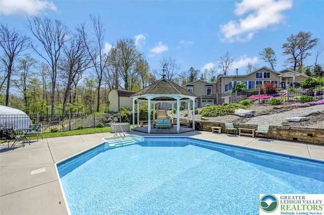 1284 Burger Hollow Road, Chestnuthill Twp, PA 18330