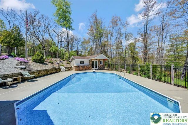 1284 Burger Hollow Road, Chestnuthill Twp, PA 18330