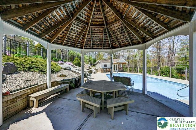 1284 Burger Hollow Road, Chestnuthill Twp, PA 18330