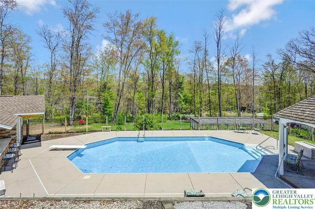 1284 Burger Hollow Road, Chestnuthill Twp, PA 18330