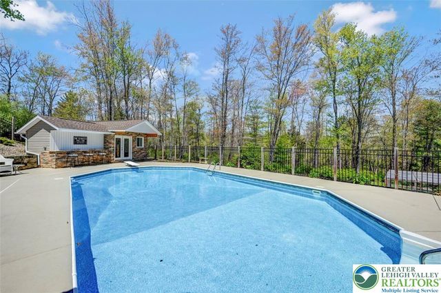 1284 Burger Hollow Road, Chestnuthill Twp, PA 18330