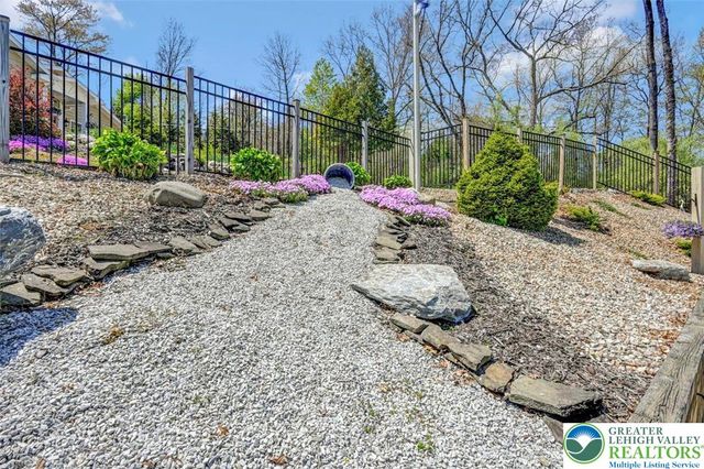 1284 Burger Hollow Road, Chestnuthill Twp, PA 18330