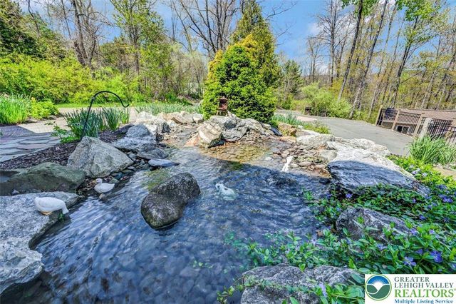 1284 Burger Hollow Road, Chestnuthill Twp, PA 18330