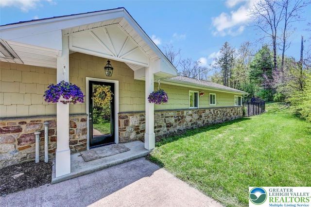1284 Burger Hollow Road, Chestnuthill Twp, PA 18330