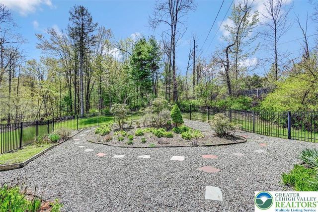 1284 Burger Hollow Road, Chestnuthill Twp, PA 18330