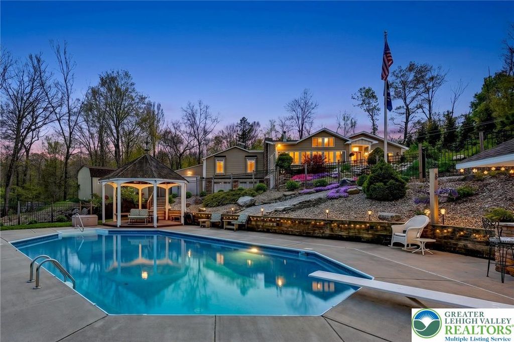 1284 Burger Hollow Road, Chestnuthill Twp, PA 18330