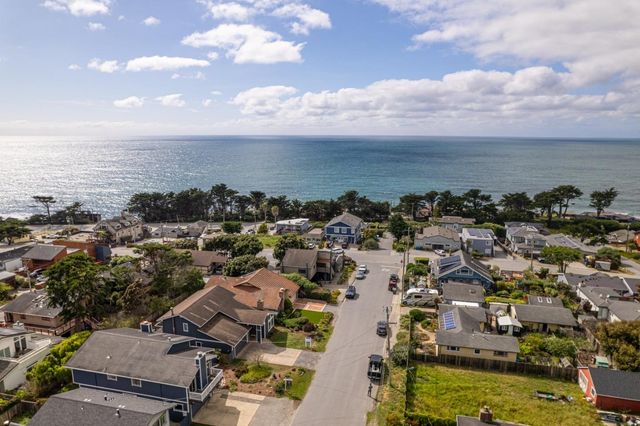 256 6th Street, Montara, CA 94037