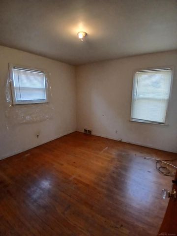 21731 Edmunton Street, St Clair Shores, MI 48080