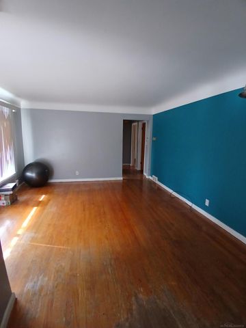 21731 Edmunton Street, St Clair Shores, MI 48080