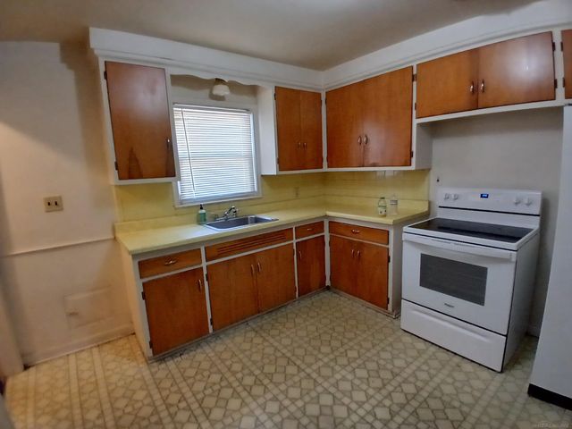 21731 Edmunton Street, St Clair Shores, MI 48080