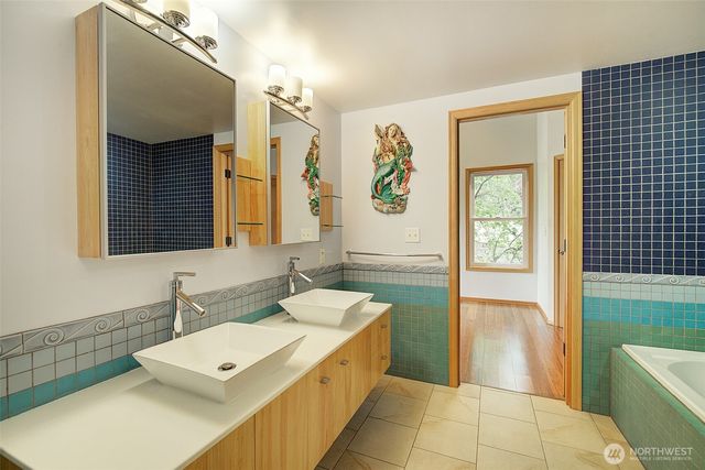 11546 84th Avenue NE, Kirkland, WA 98034