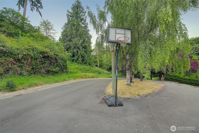 11546 84th Avenue NE, Kirkland, WA 98034