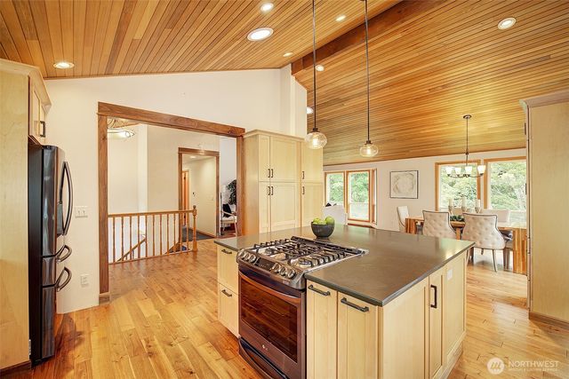 11546 84th Avenue NE, Kirkland, WA 98034