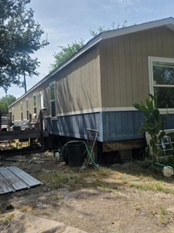 410 Second, Refugio, TX 78377 — exterior