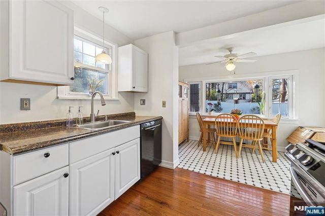 160 Pinewood Place, Teaneck, NJ 07666