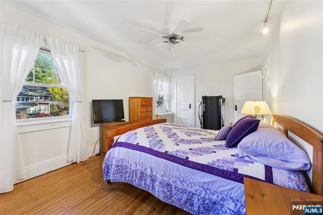 160 Pinewood Place, Teaneck, NJ 07666