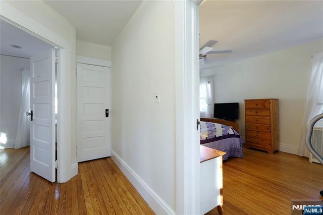 160 Pinewood Place, Teaneck, NJ 07666