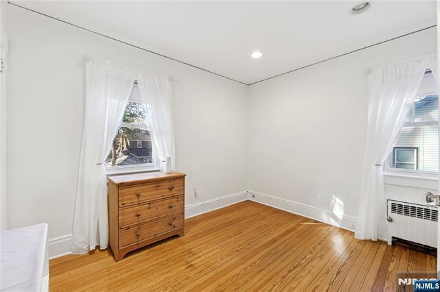 160 Pinewood Place, Teaneck, NJ 07666