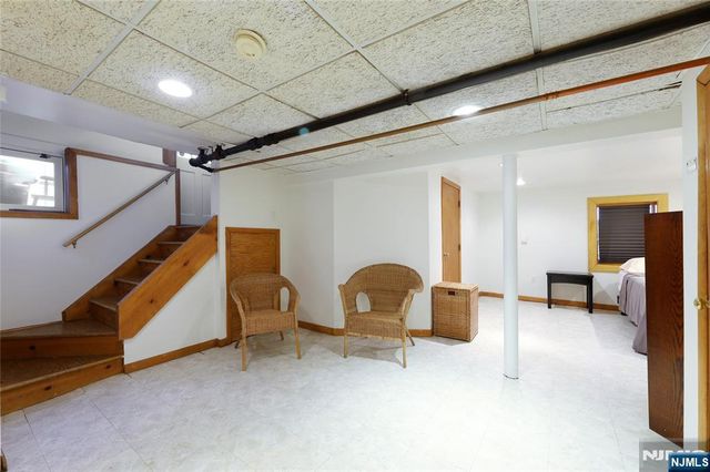 160 Pinewood Place, Teaneck, NJ 07666