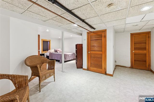 160 Pinewood Place, Teaneck, NJ 07666